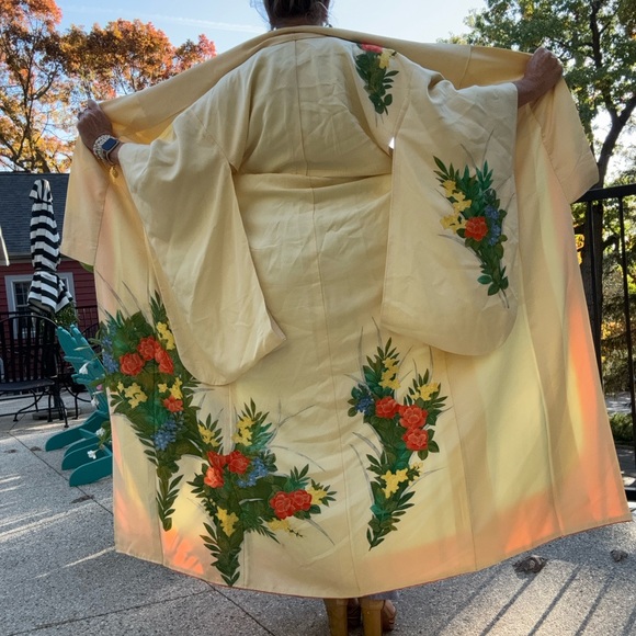 Vintage soft yellow silk floral kimono robe OS EVC - Picture 5 of 11